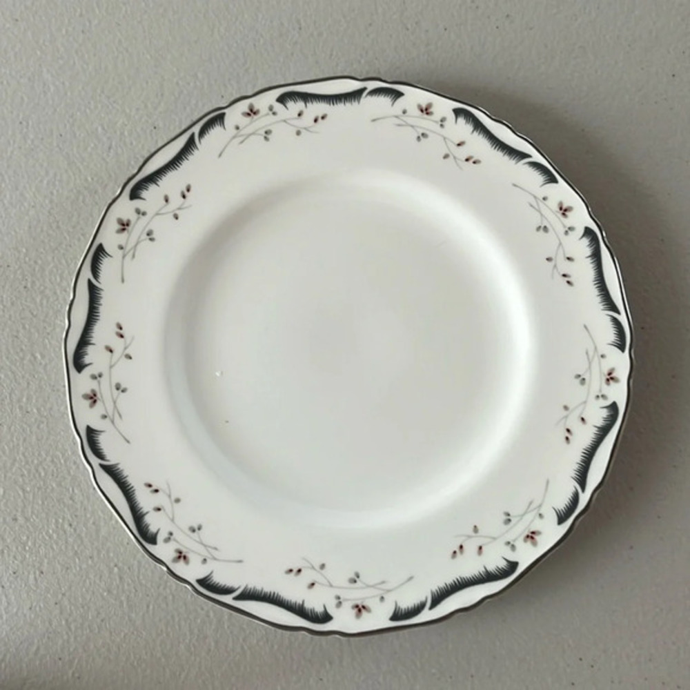 Vintage Royal Worcester dessert plate fine bone china England 1965 Sutton
